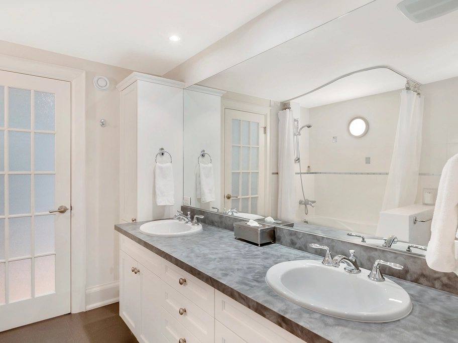 Silicone sealant for interior bathroom and kitchen sealing